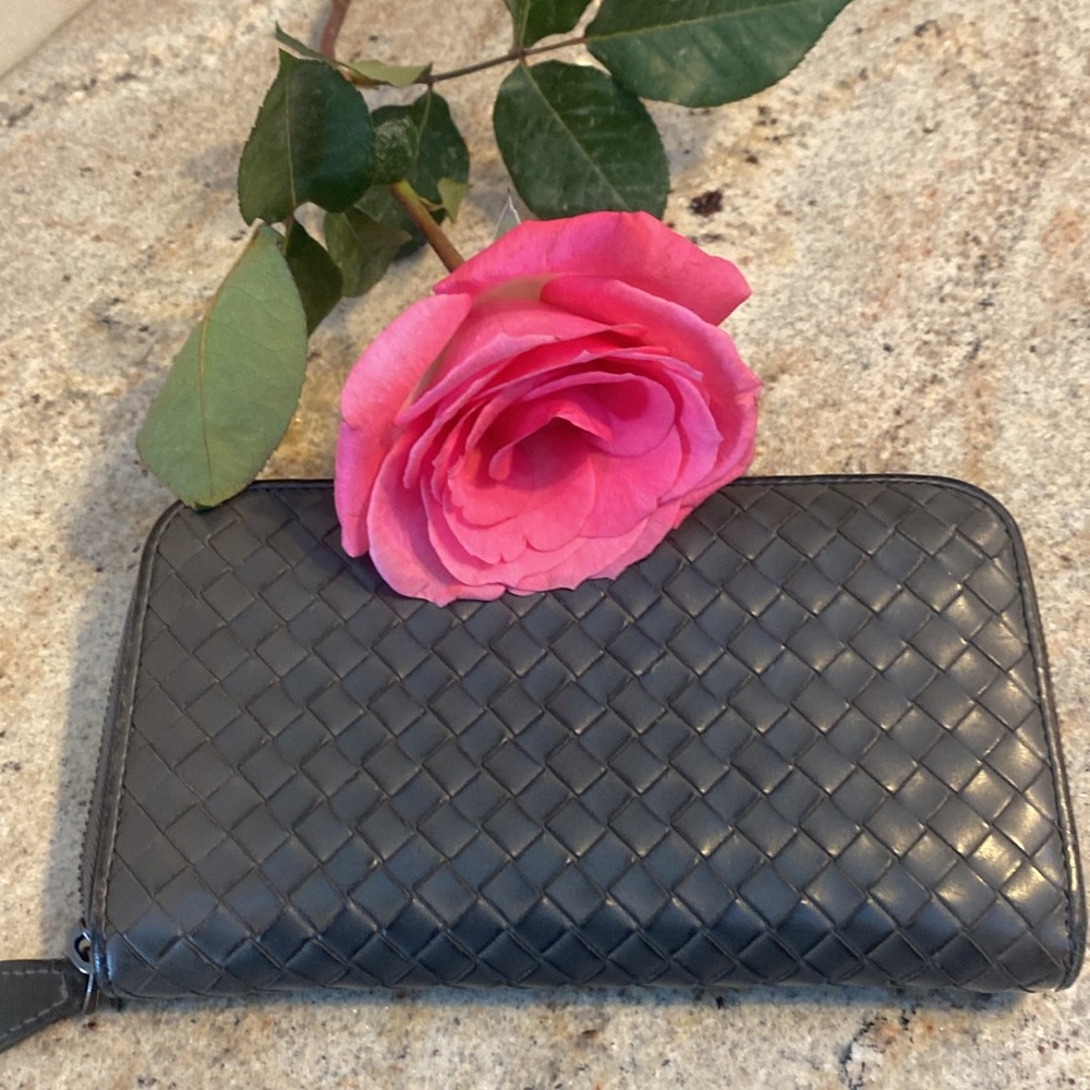 Bottega Veneta Gray Intrecciato Wallet w/box